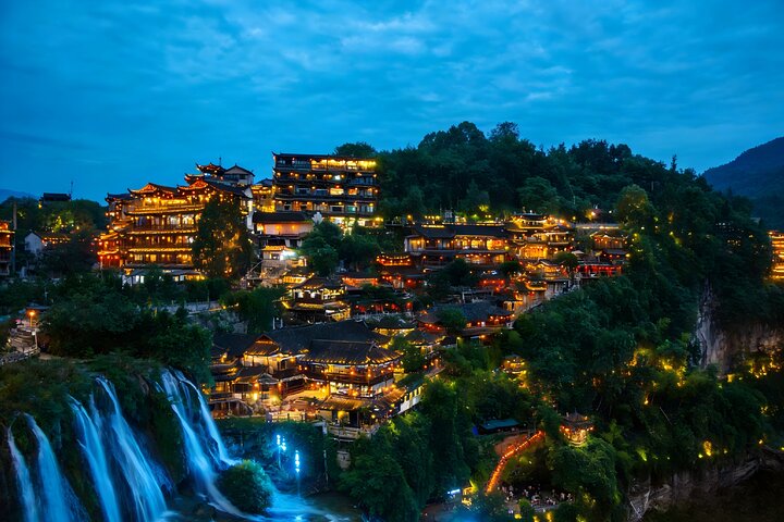 Zhangjiajie’s Night Escape: Furong Old Town’s Glow&Boat Adventure