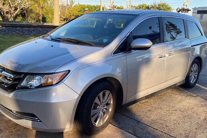 Monterrey International Airport (MTY) to Monterrey – Round-Trip Private Transfer