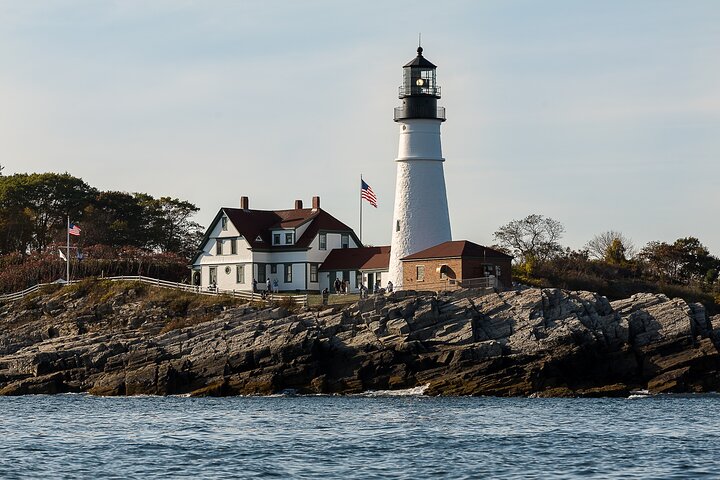 Small Group Afternoon Lighthouse Boat Cruise With Local Drinks