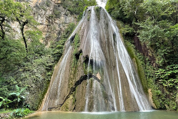 Private/Group Cola de Caballo Waterfall & Santiago (Premium SUV)