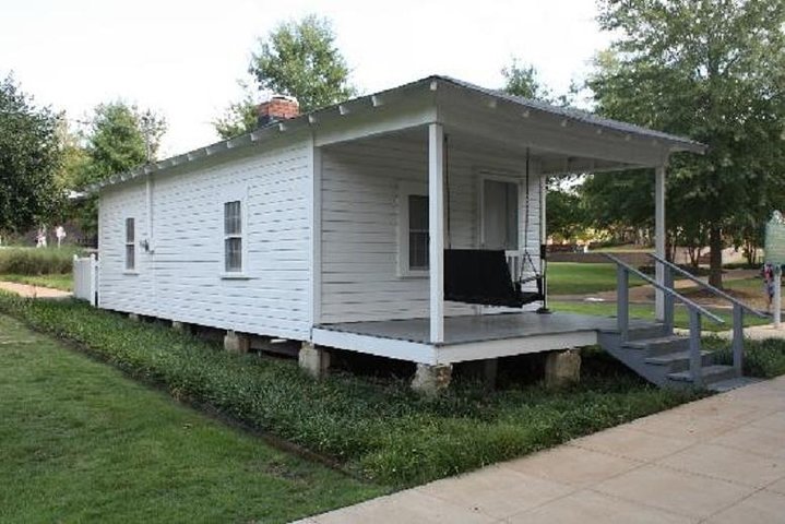 Elvis Presley’s Childhood Home Sightseeing Daytrip from Memphis