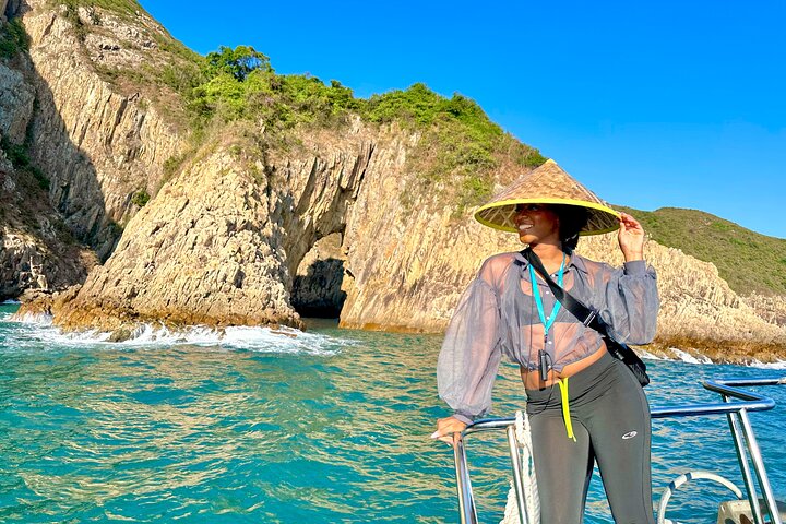 Yacht Cruise Double Sea Arches in Hong Kong UNESCO Geopark