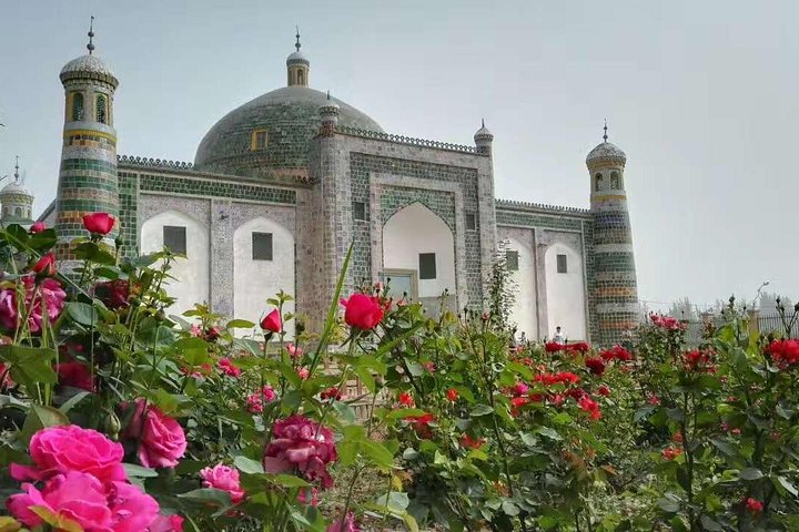 8-Day Silk Road Tour from Kashgar to Dunhuang, Zhangye etc.