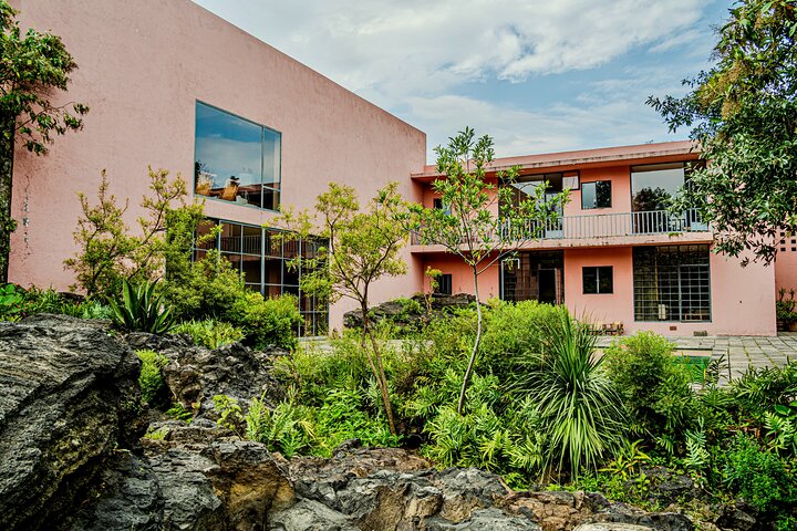 EXCLUSIVE TOUR Luis Barragán Casa Pedregal – small groups