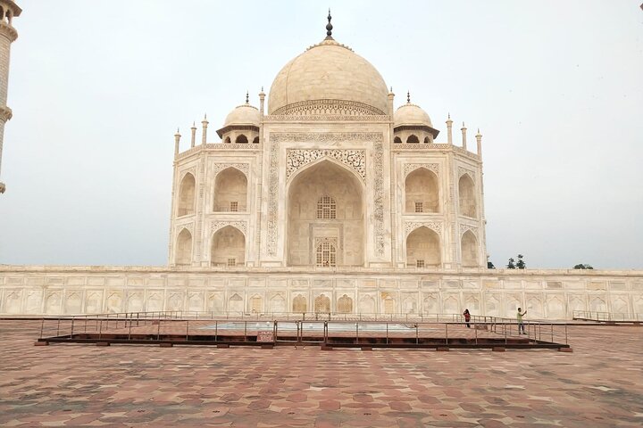 Best Taj Mahal Tour From Delhi