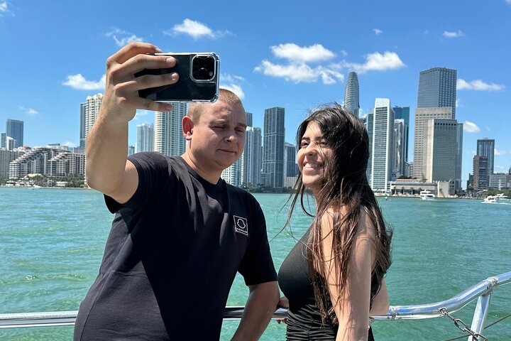 Miami Skyline Boat Cruise and Millionaire’s Homes