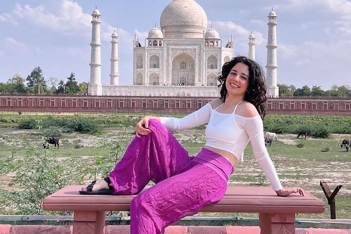 Skip the line Sunrise Taj Mahal Private Tour from Delhi by Car