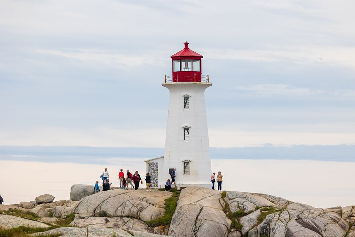 Halifax Premium Tour: Peggy’s Cove, Citadel & Titanic Cemetery