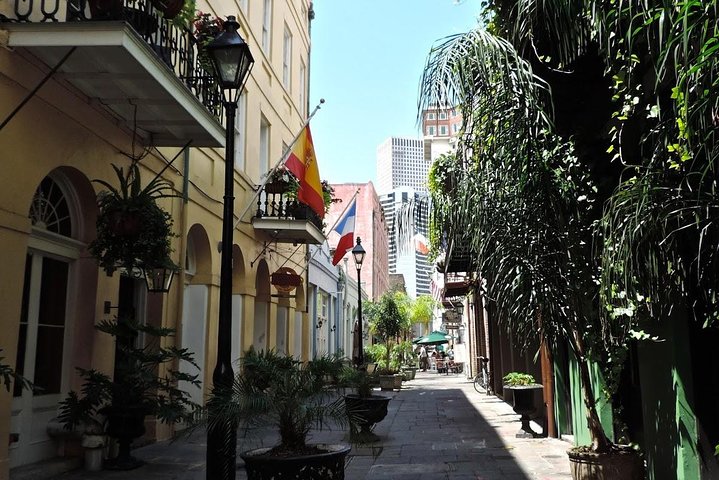New Orleans City Tour: French Quarter, Garden District & Cemetery