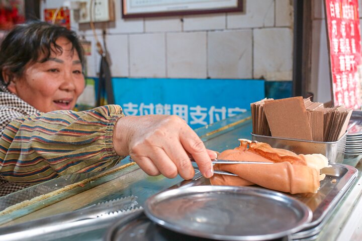 Tuktuk Food Tour Through Chengdu’s Local Eats