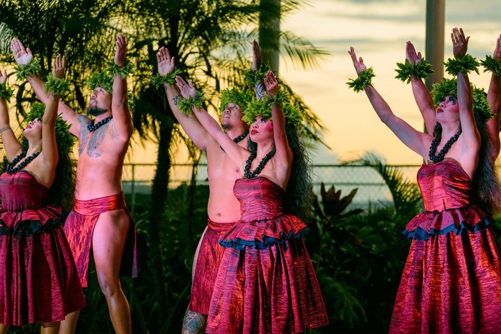 Oahu: Ka Moana Lūʻau at Aloha Tower – Oceanfront Luau Show