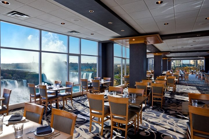 Guided Day Tour to Niagara Falls from Toronto with Boat & Lunch