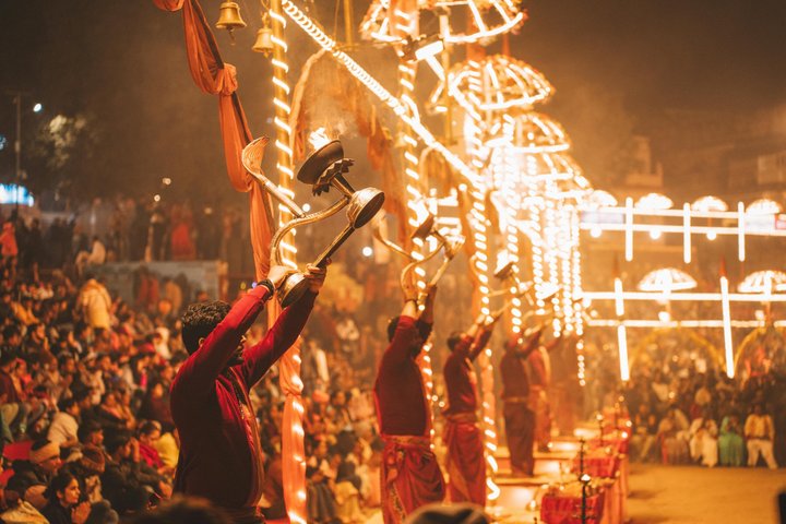 Varanasi Landmark Evening City Tour – Aarti, Boating & Witnessing the GOD