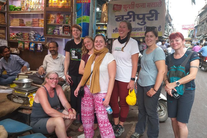 Taj Mahal Tour with Local Old Kinnari Bazar.