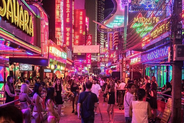 Bangkok: Rooftops, Clubs & Go Gos-Soi Cowboy, Soi 11 Night Tour