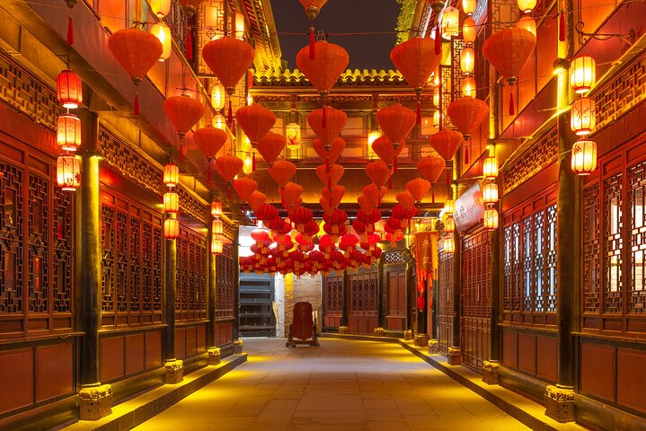 Chengdu City Walking Tour with Food and Culture Stops