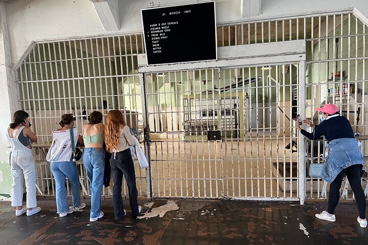 Alcatraz Inside Access Ferry and Audio Tour with Night Option