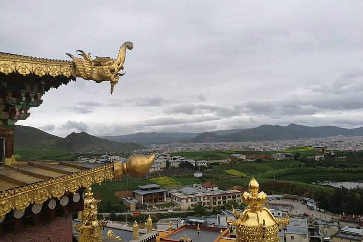 Private Overnight Tour to Tiger Leaping Gorge and Shangri-La from Lijiang