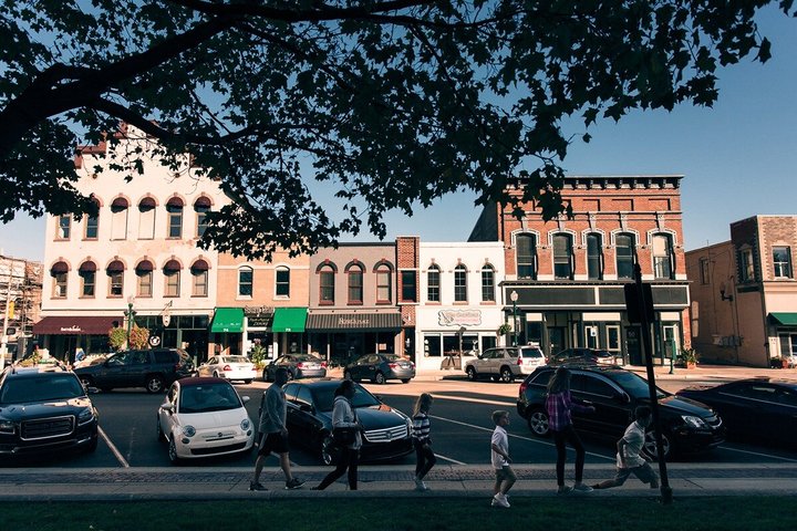 Books, Bites& Brews – Noblesville Shopping & Foodie Walking Tours