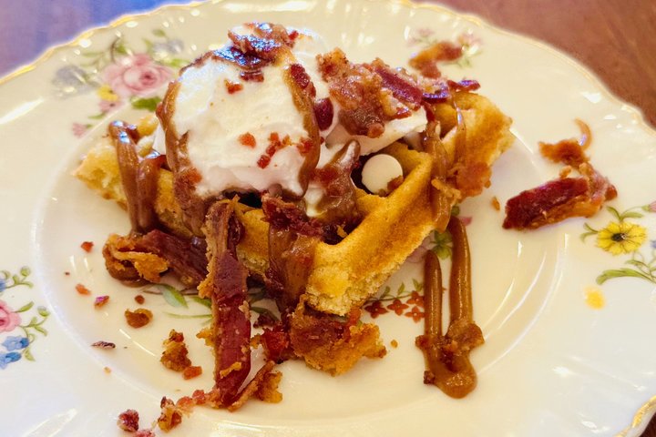Summer of Elvis: Walking Food Tour